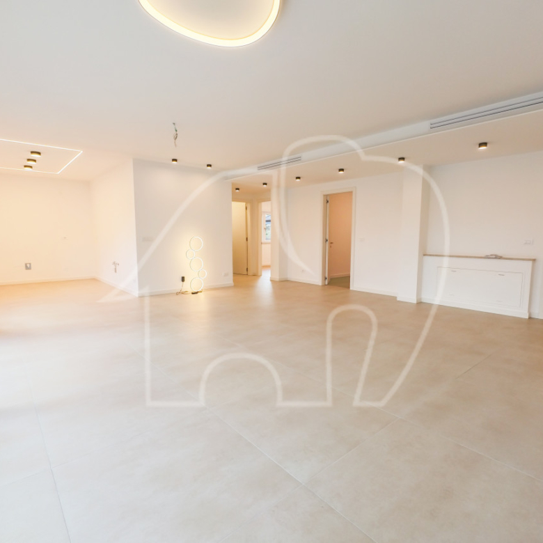 Licht und Exklusivität: Vierzimmerwohnung im Herzen des Musikviertels