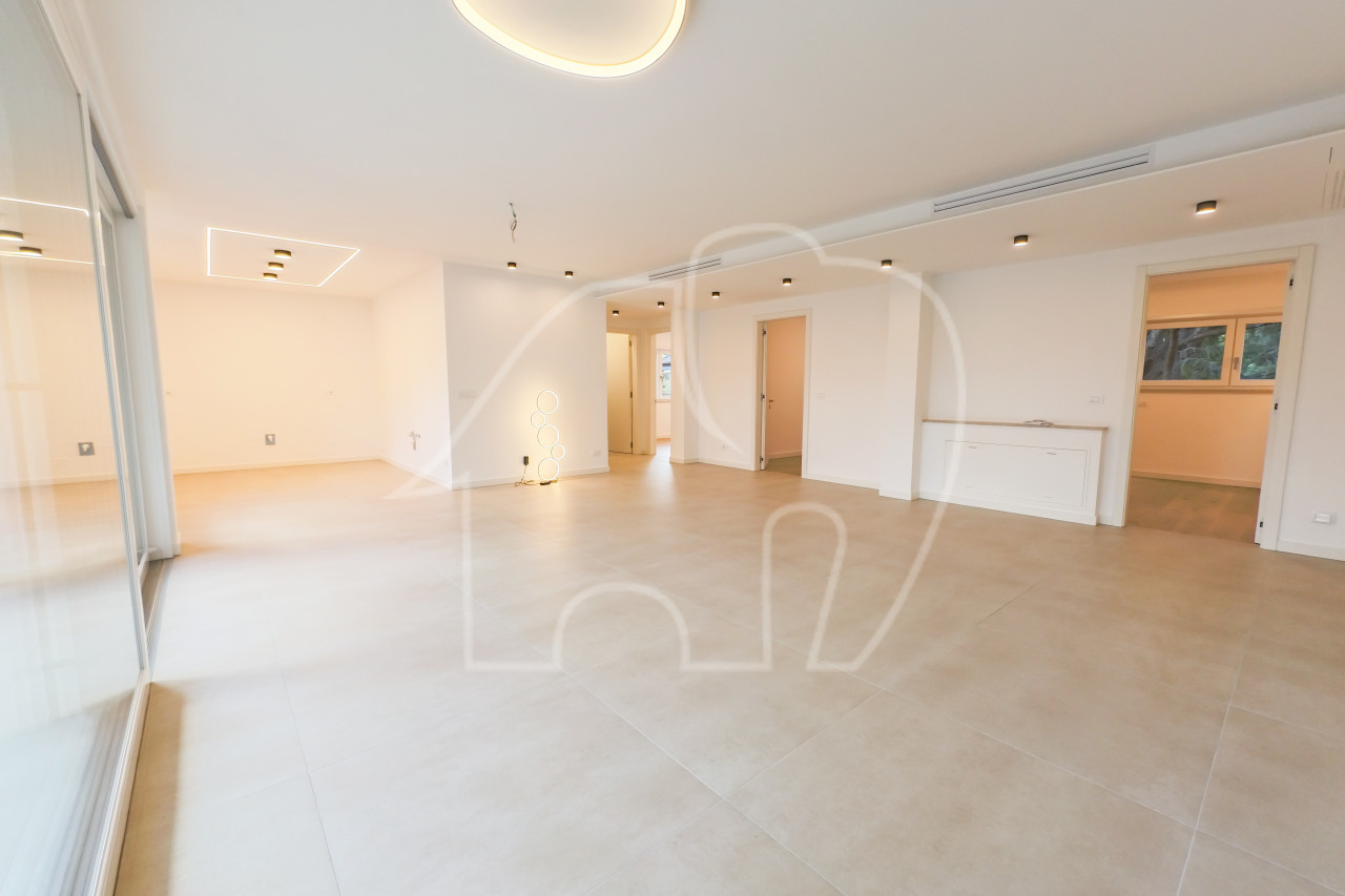 003__Wohnzimmer-soggiorno Licht und Exklusivität: Vierzimmerwohnung im Herzen des Musikviertels