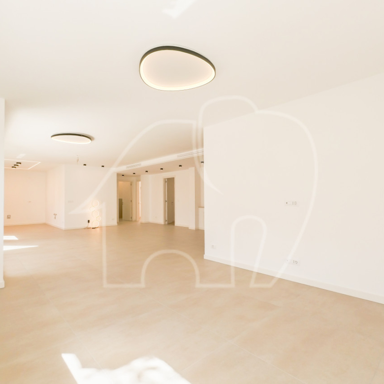 Licht und Exklusivität: Vierzimmerwohnung im Herzen des Musikviertels