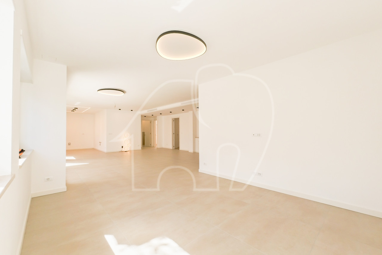 004__Wohnzimmer-soggiorno Licht und Exklusivität: Vierzimmerwohnung im Herzen des Musikviertels