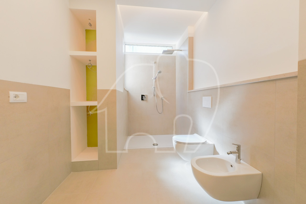 008__Bad-bagno Licht und Exklusivität: Vierzimmerwohnung im Herzen des Musikviertels
