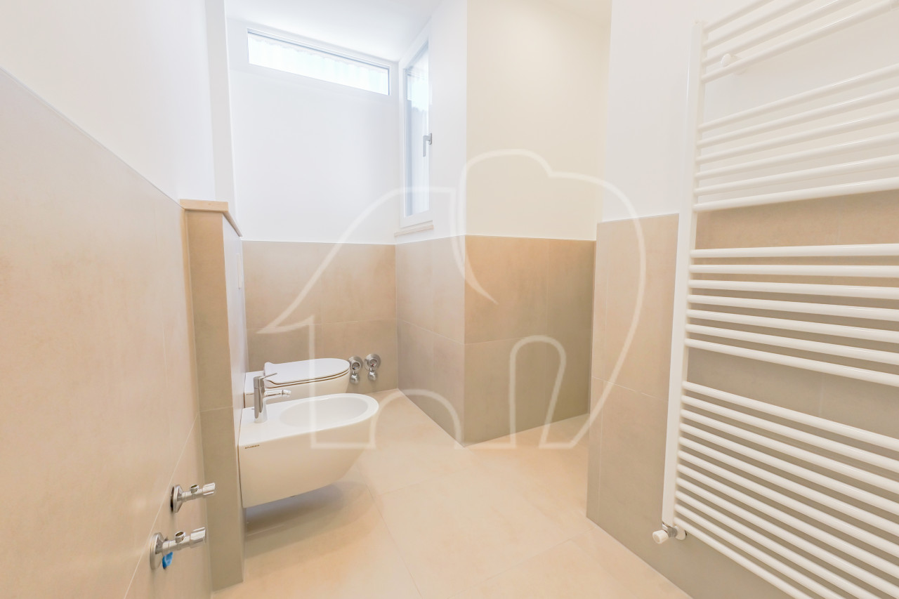009__Bad-bagno Licht und Exklusivität: Vierzimmerwohnung im Herzen des Musikviertels