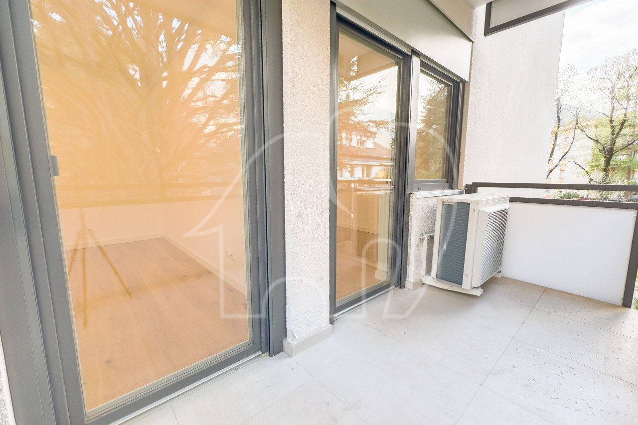 010__Balkon-balcone Licht und Exklusivität: Vierzimmerwohnung im Herzen des Musikviertels