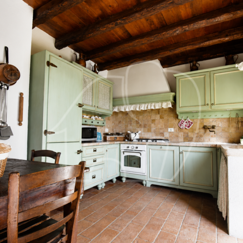 Gargnano: Casa indipendente con terreno