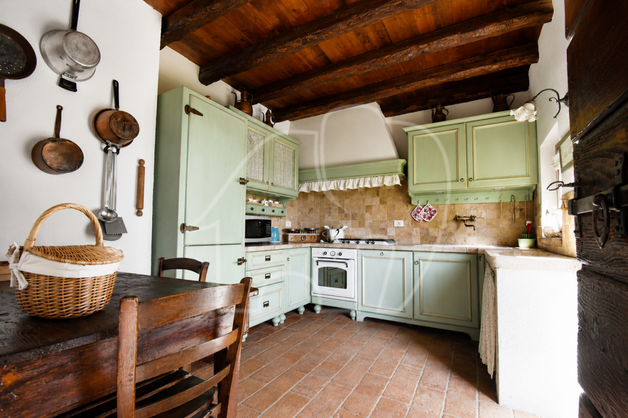 Gargnano: Casa indipendente con terreno