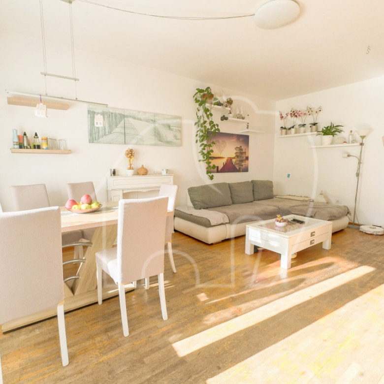 4-Zimmerwohnung mit riesigen Garten und Keller
