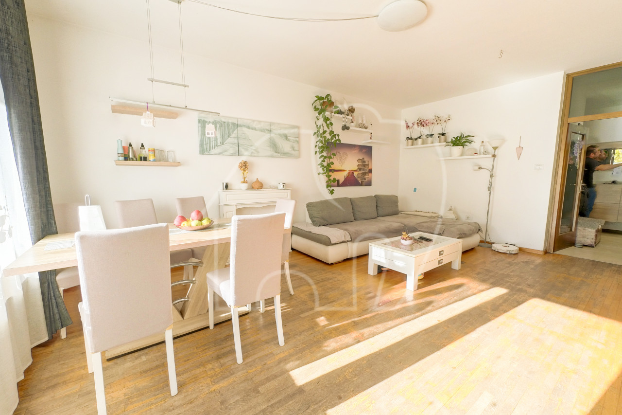 001__v1 4-Zimmerwohnung mit riesigen Garten und Keller