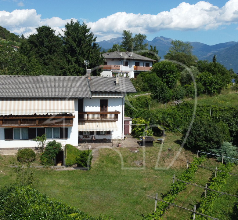 Alleinstehendes Haus mit Grundstück