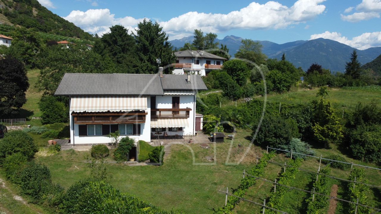 Alleinstehendes Haus mit Grundstück