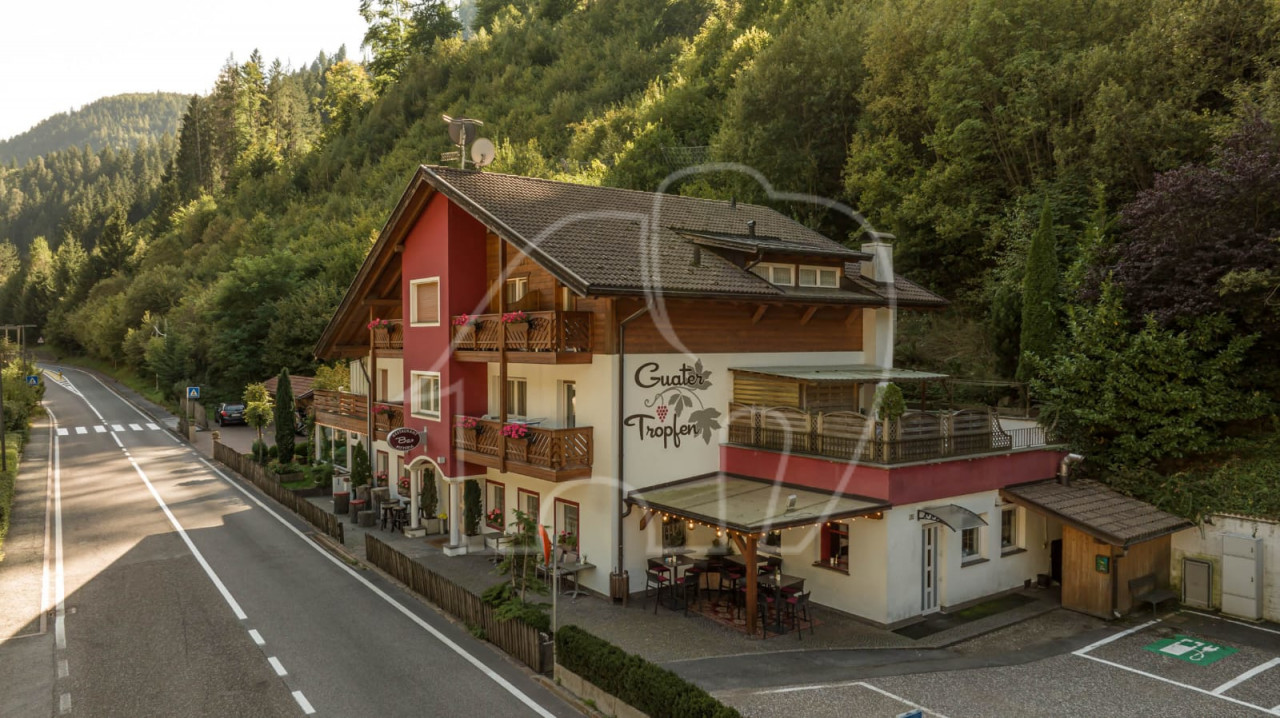 002__z11 Gasthaus mit 7 Gastzimmer und Privatwohnung