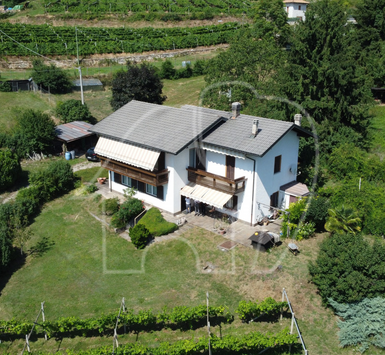 Alleinstehendes Haus mit Grundstück