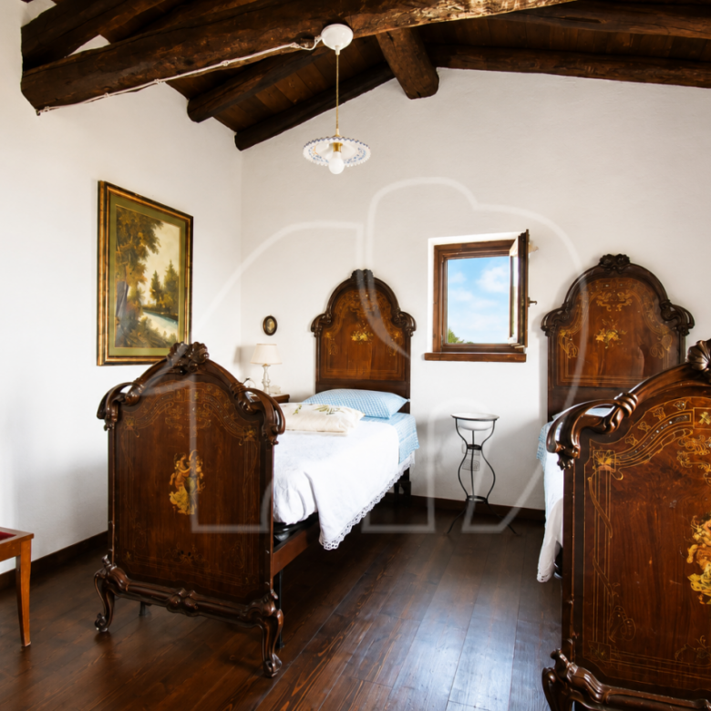 Gargnano: Casa indipendente con terreno