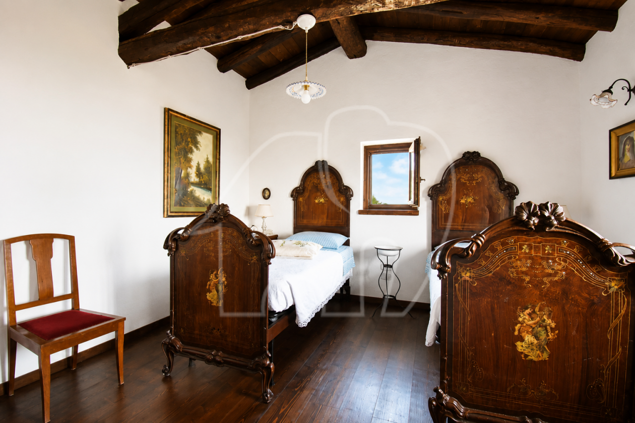 Gargnano: Casa indipendente con terreno
