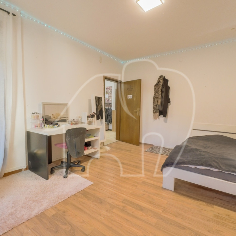 4-Zimmerwohnung mit riesigen Garten und Keller