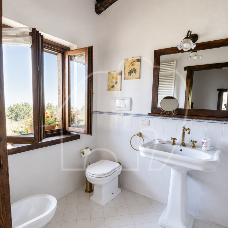 Gargnano: Casa indipendente con terreno