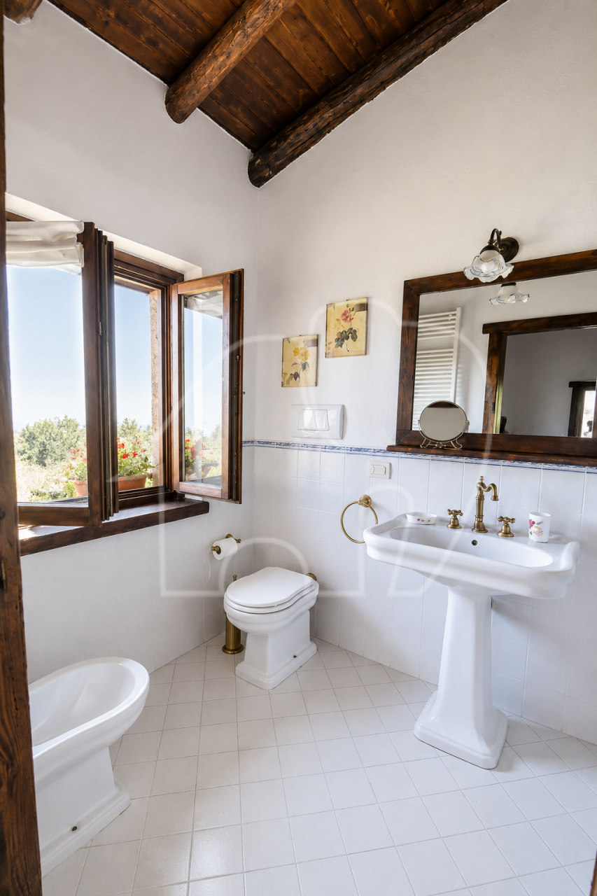 Gargnano: Casa indipendente con terreno