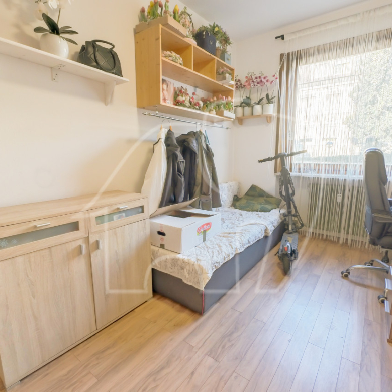 4-Zimmerwohnung mit riesigen Garten und Keller