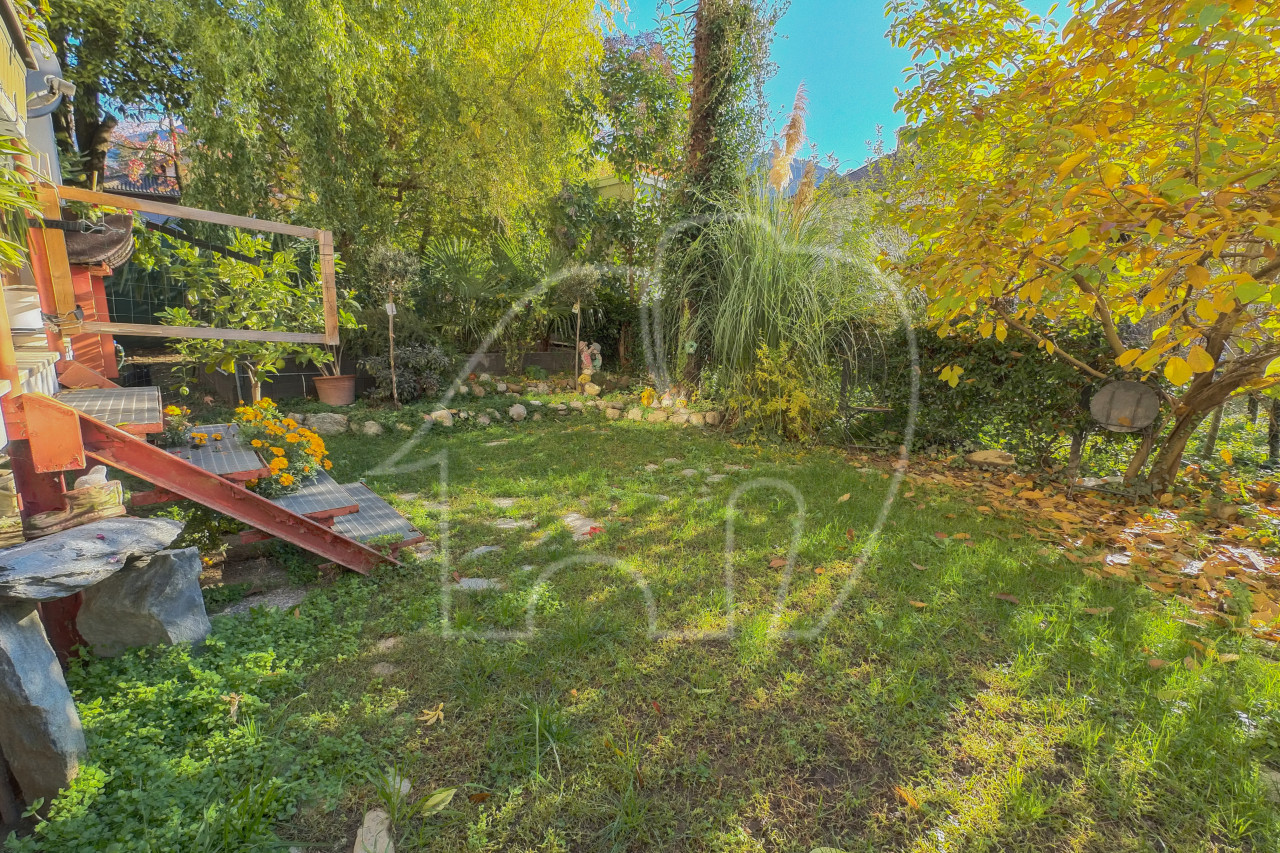 006__v2 4-Zimmerwohnung mit riesigen Garten und Keller