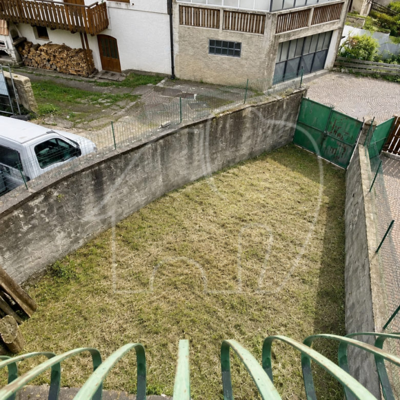 Sfruz, Nonstal: Sanierungsbedürftiges Haus auf 4 Etagen