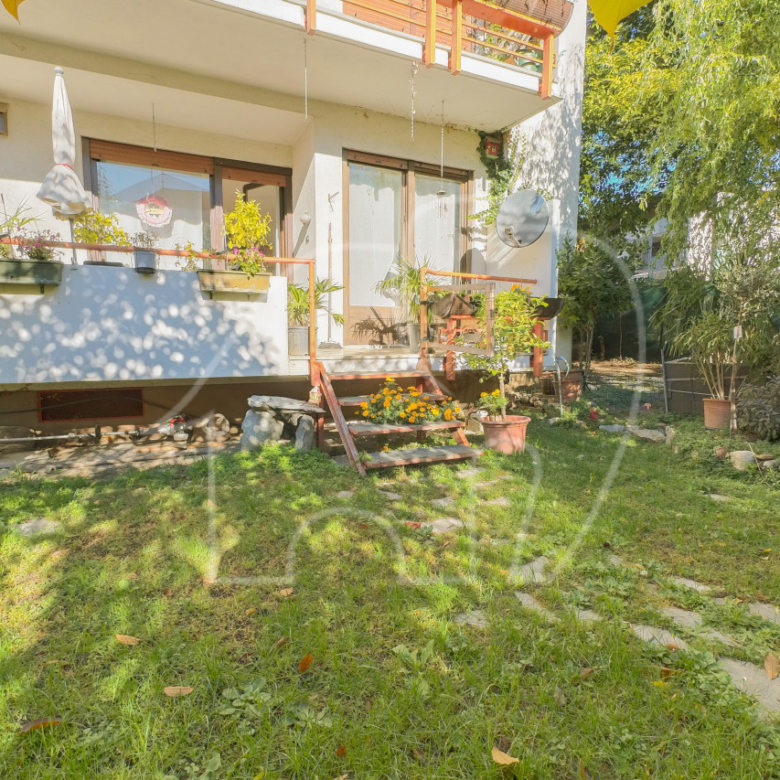 4-Zimmerwohnung mit riesigen Garten und Keller