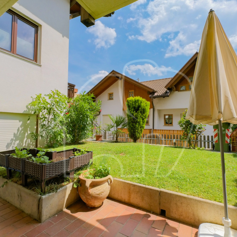 Curato trilocale con giardino privato soleggiato a Parcines