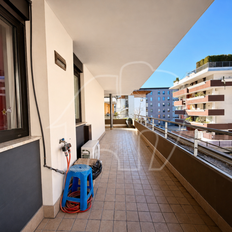 Helle 3-Zimmerwohnung mit großer Terrasse, Garage und Keller