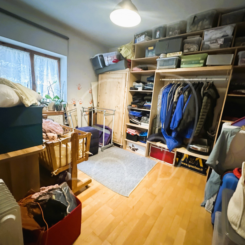 Neuradein – Haus mit Lager
