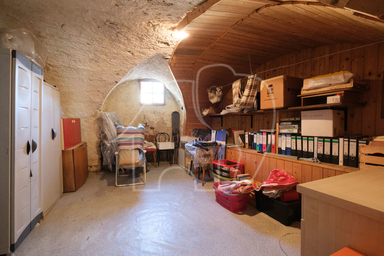 Ampio quadrilocale con cantina e posto auto
