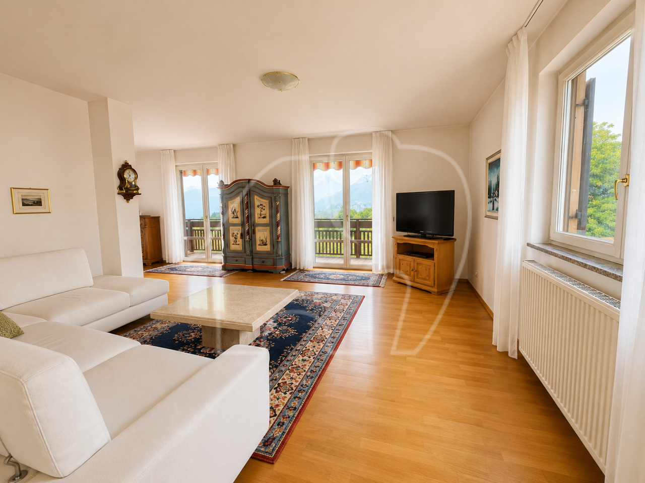 Alleinstehendes Haus mit Grundstück