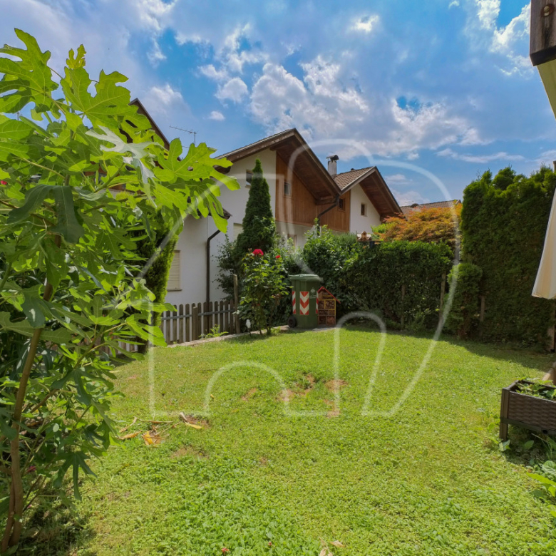 Curato trilocale con giardino privato soleggiato a Parcines