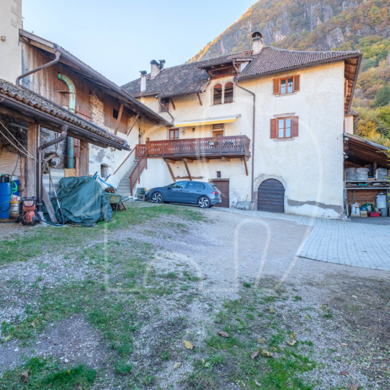 Ampio quadrilocale con cantina e posto auto
