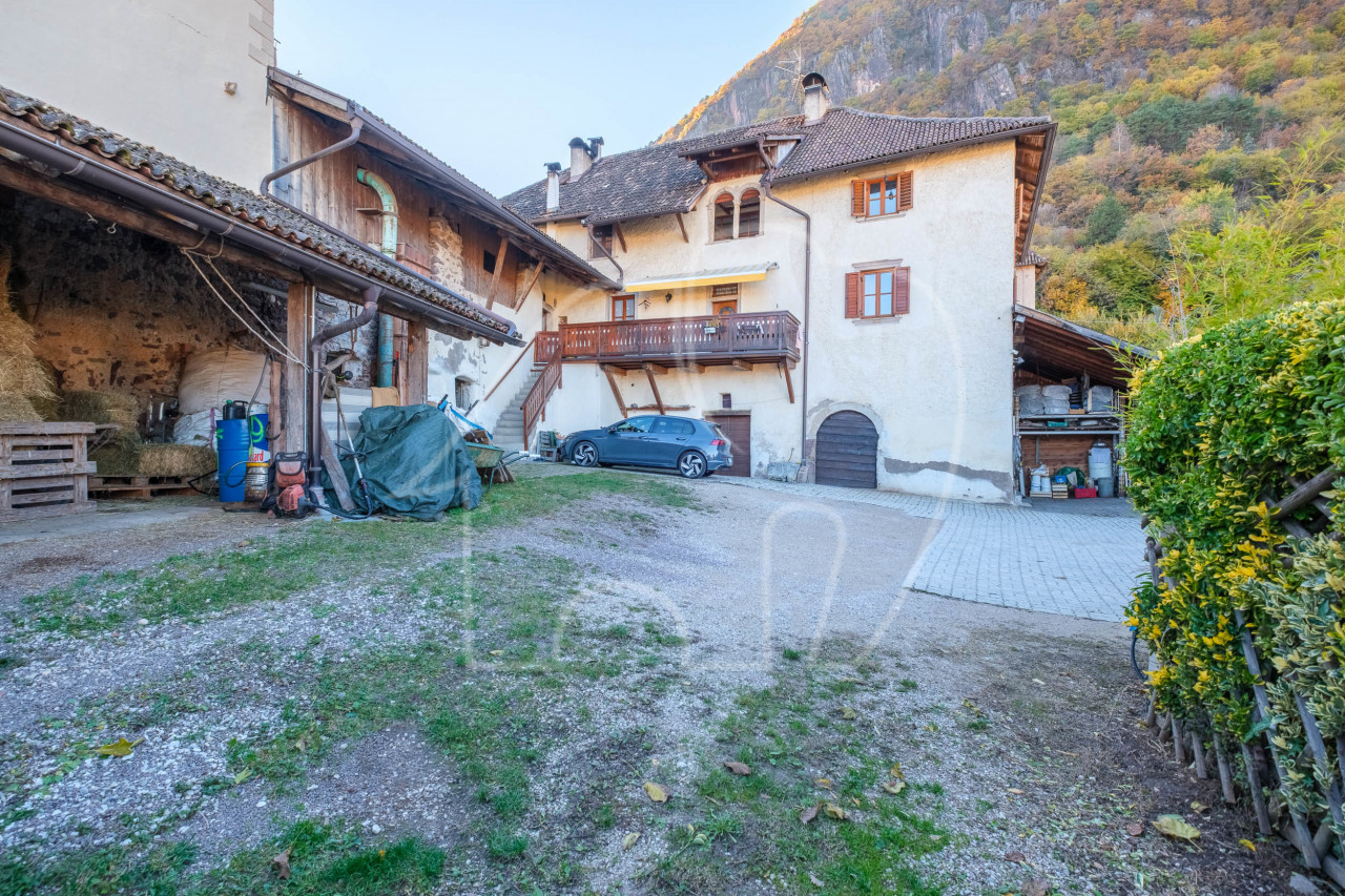 Ampio quadrilocale con cantina e posto auto