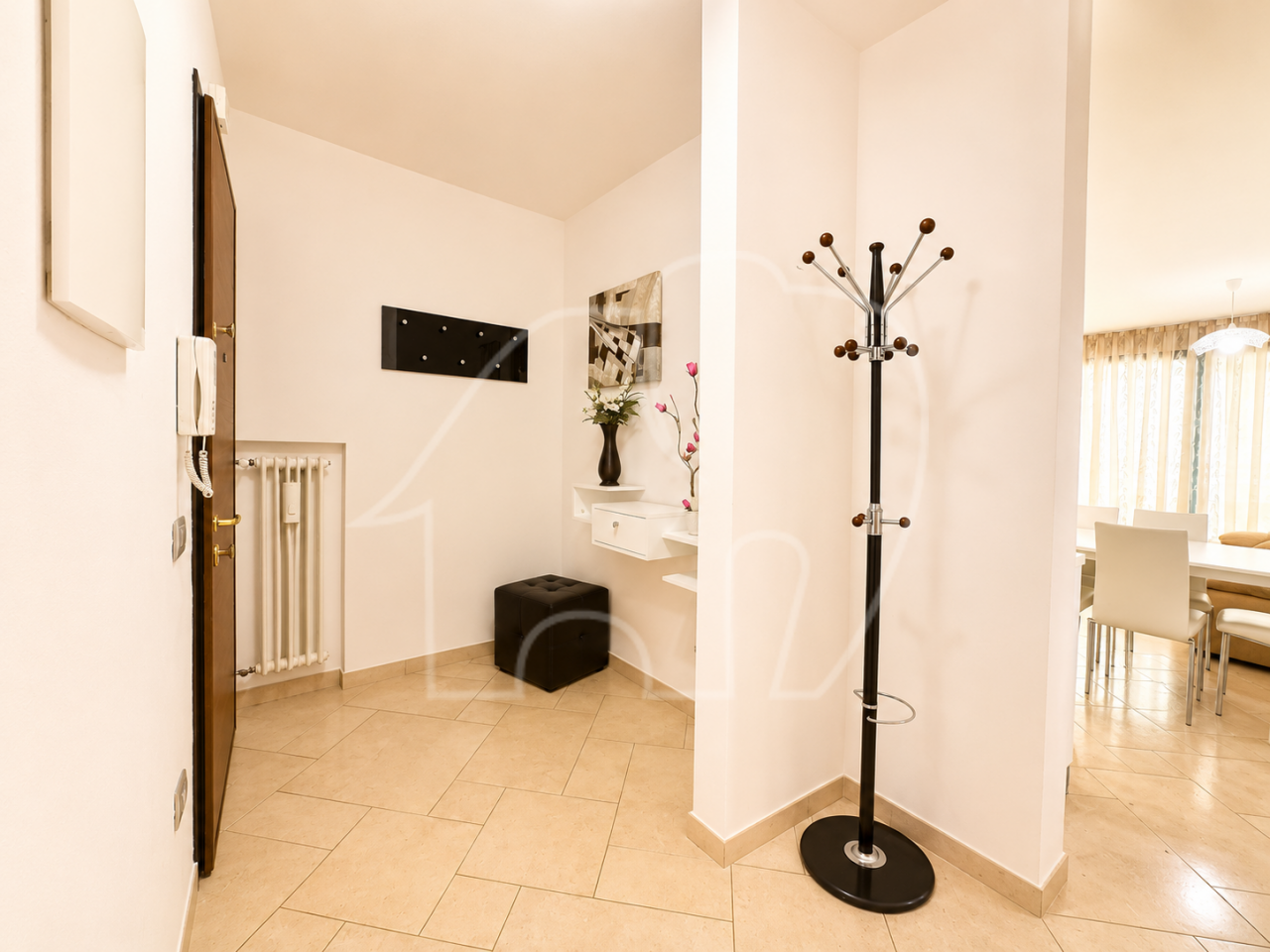 Helle 3-Zimmerwohnung mit großer Terrasse, Garage und Keller