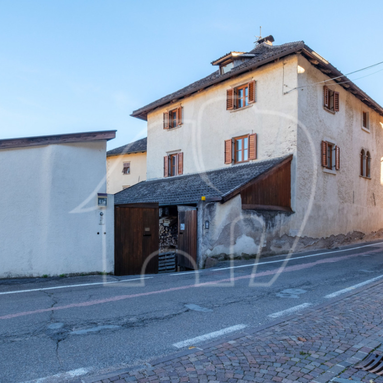 Ampio quadrilocale con cantina e posto auto