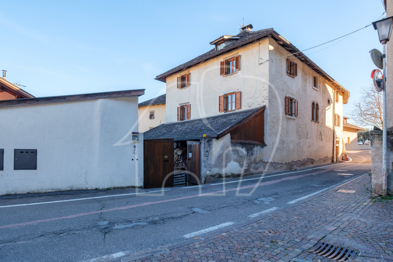 Ampio quadrilocale con cantina e posto auto