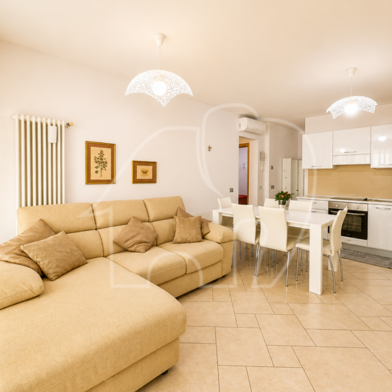 Helle 3-Zimmerwohnung mit großer Terrasse, Garage und Keller