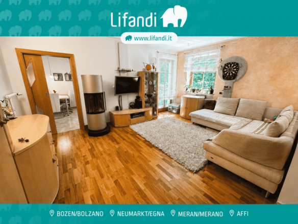 Caldaro – Ampio trilocale con terrazza e garage