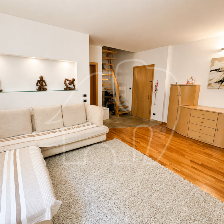 Caldaro – Ampio trilocale con terrazza e garage