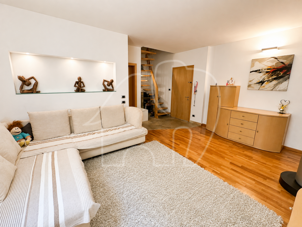 Caldaro – Ampio trilocale con terrazza e garage