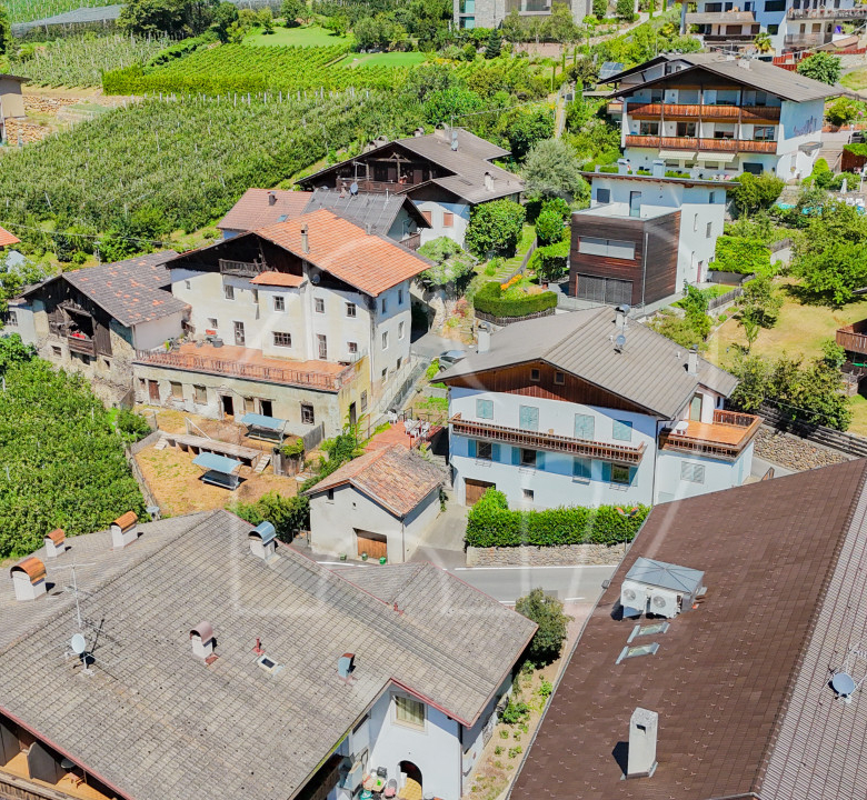 Sogno di sole a Ciardes: Immobile da ristrutturare con vista panoramica