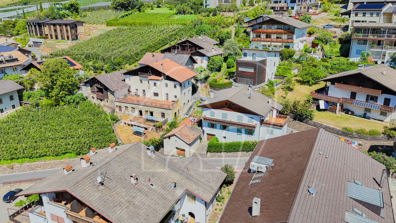 Sogno di sole a Ciardes: Immobile da ristrutturare con vista panoramica