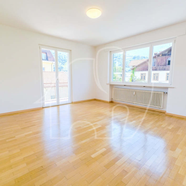 Casa soleggiata a Lana: 78 m² con due balconi e vista aperta sulla Val d’Adige