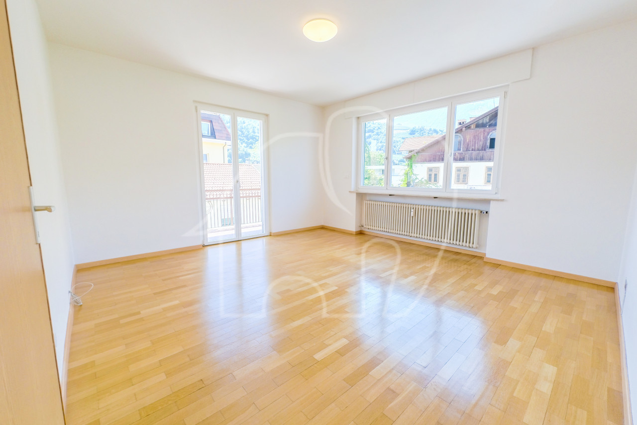 001__v1 Casa soleggiata a Lana: 78 m² con due balconi e vista aperta sulla Val d’Adige