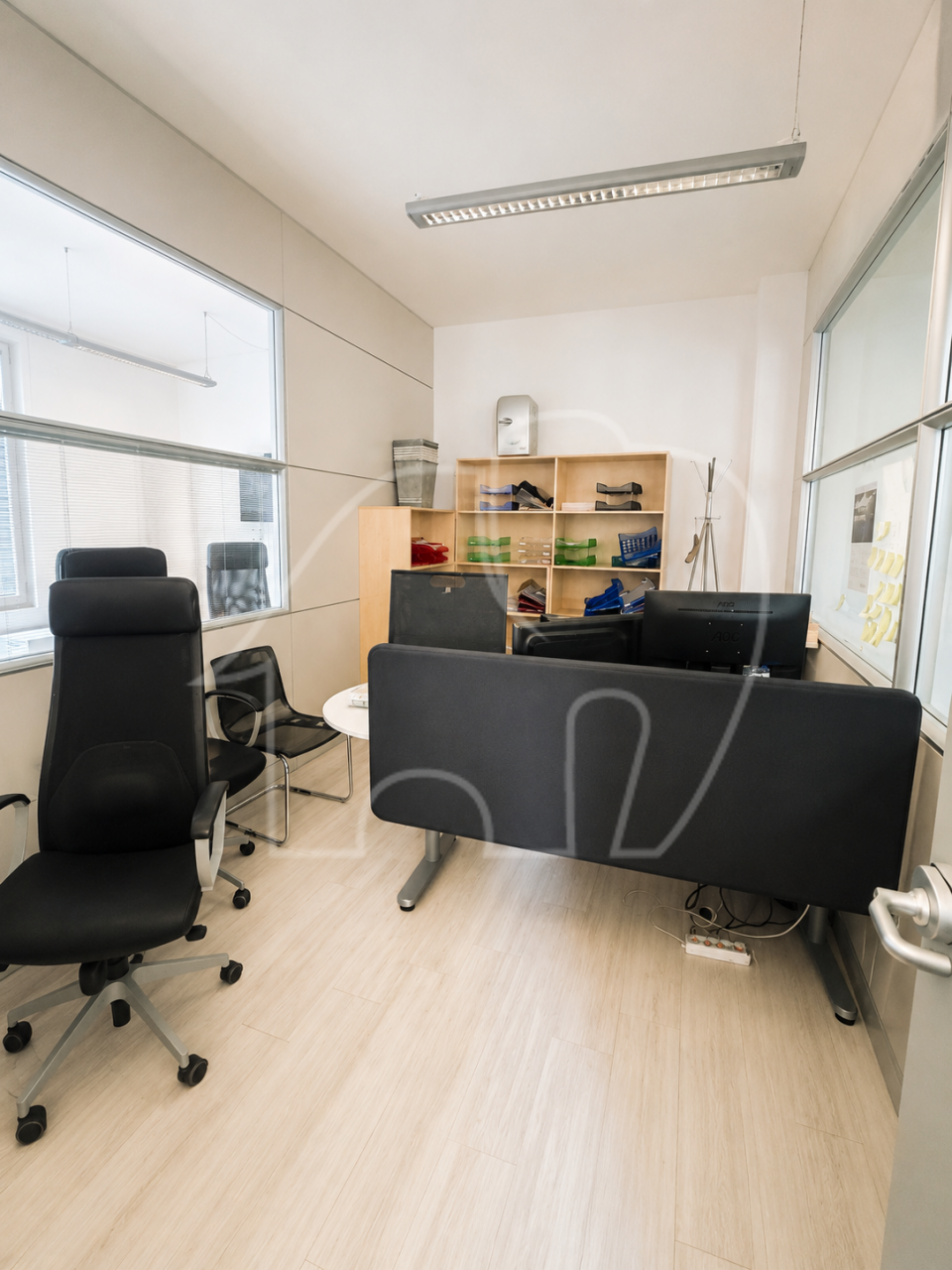 002__j2 Egna/ Laghetti: ufficio da affittare