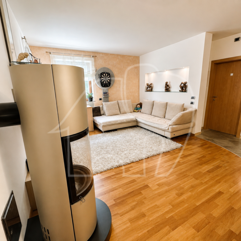 Caldaro – Ampio trilocale con terrazza e garage