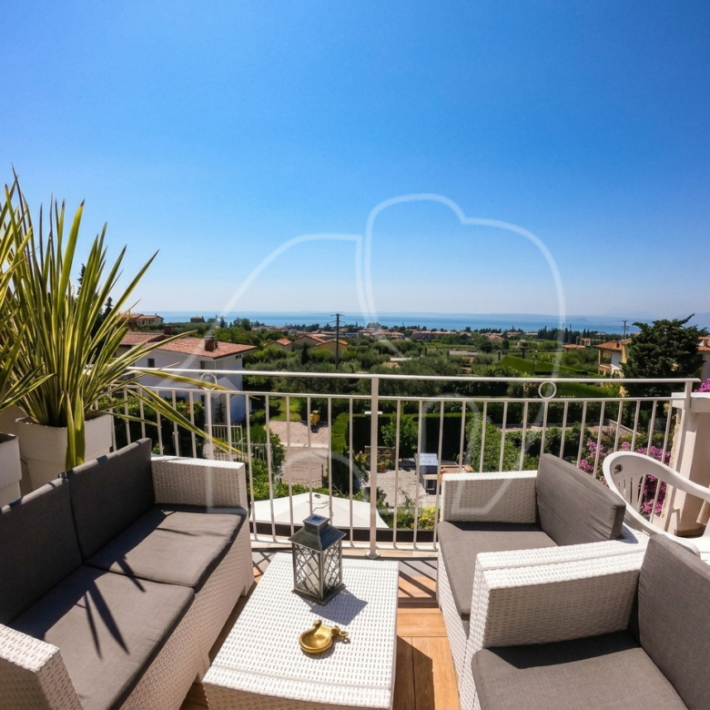 Appartamento bilocale con vista lago e piscina