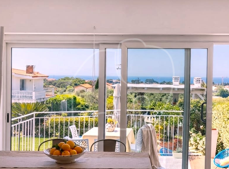 Appartamento su due livelli con vista lago e dependance