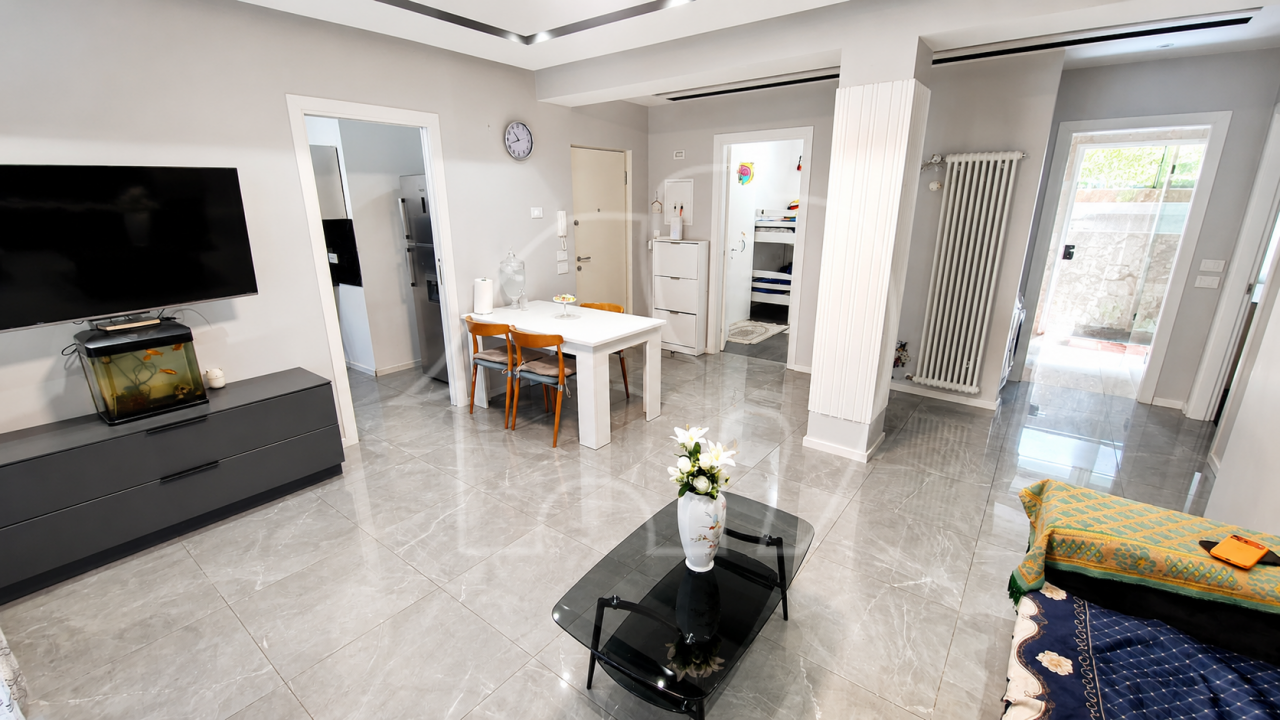 002__z7 Quadrilocale con balcone