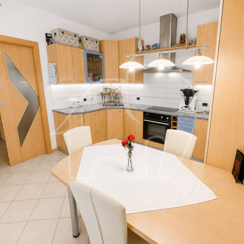 Caldaro – Ampio trilocale con terrazza e garage