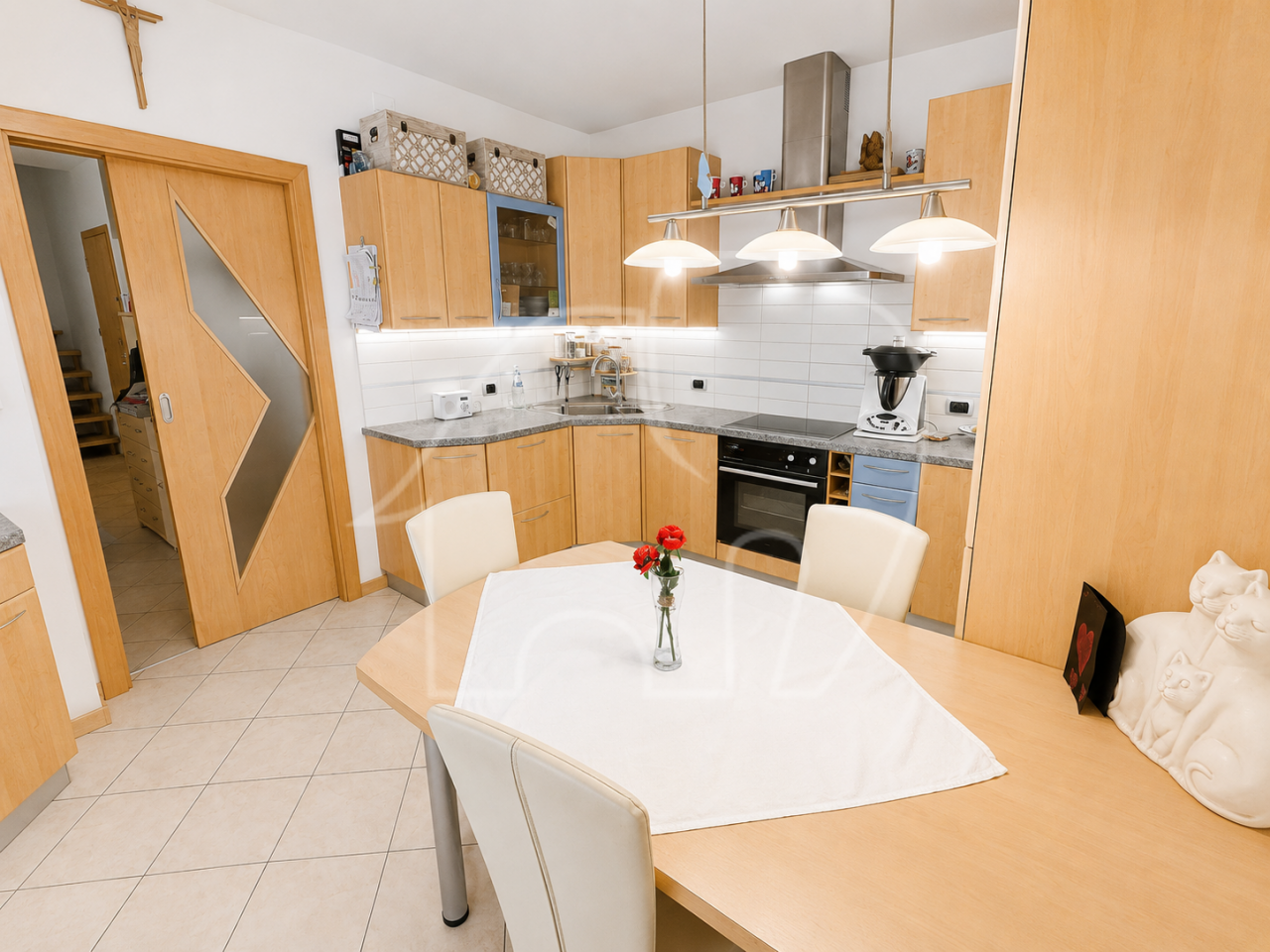 Caldaro – Ampio trilocale con terrazza e garage